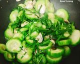 Hình bước làm 6 của món Mướp Xào Nấm Rơm