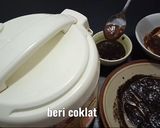 Foto langkah ke 5 dari resep Oreo Lava Cake Cuma 2 Bahan Masak di Rice Cooker no egg no oven.