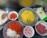 Hình bước làm 1 của món Pizza bò băm ngô