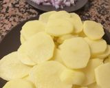 Foto del paso 1 de la receta: Tortilla de patatas y cebolla 😋