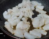 Foto del paso 4 de la receta: Bacalao desmigado con fritada de pimientos y cebolla