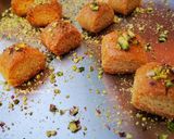 صورة لخطوة 3 من وصفة حلى مربعات السميد 😍👌