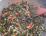 Foto langkah ke 7 dari resep Tumis daun pepaya teri pedas (tidak pahit).