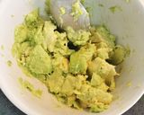 Foto del paso 1 de la receta: Salsa Guacamole con Nachos