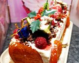 Une image de l'étape 10 de Bûche au chocolat blanc coeur framboises 😋 sur son moelleux au chocolat 🍫.