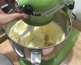 Foto langkah ke 3 dari resep Cake Potong Jadul #kuenatal #resepbuttercream #homemadebylita.
