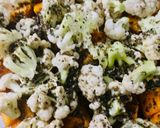Foto del paso 2 de la receta: PASTEL SALADO DE COLIFLOR Y CALABAZA 🤩😋😋 CON MUCHO QUESO 🧀 🥦🥦🧅🫑🎃🧀🍲