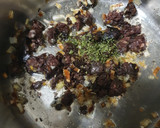 Foto del paso 2 de la receta: Garbanzos con butifarra negra 'esparracada'