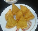 A picture of step 5 of Mawa Samosa.