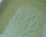 Foto langkah ke 5 dari resep Ogura Pandan Cake by Tintin Rayner.