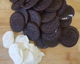 Foto langkah ke 1 dari resep Puding Coklat Oreo Lapis Roti.