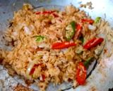 รูปขั้นตอนการทำที่ 4 ของ ข้าวผัดพริกแหนมไก่