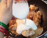 A picture of step 4 of Chicken Yogurt Curry.