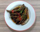 Hình bước làm 5 của món Cá kèo kho lá chanh