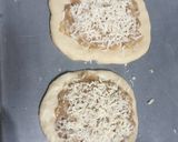 Foto langkah ke 2 dari resep Pizza Mini simpel.