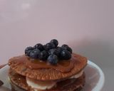 Foto del paso 3 de la receta: Pancakes de chocolate con dulce de leche, banana y arándanos