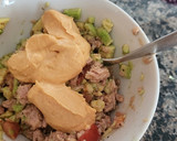 Foto del paso 5 de la receta: Sándwich de atún con aguacate y salsa rosa