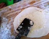 Foto del paso 5 de la receta: Salchichas con puré envueltos. Con masa casera y papas al horno