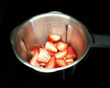 Foto del paso 2 de la receta: Helado cremoso de fresa elaborado con la Monsieur Cuisine Plus