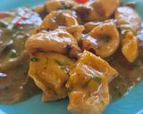 Foto del paso 7 de la receta: Chipirones y pechuga de pollo en salsa