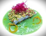 Foto del passaggio 5 della ricetta Branzino in crosta di pistacchi e crema di piselli, basilico e menta