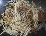 Foto del paso 5 de la receta: Fideos de arroz, salsa de ostras y brotes de soja