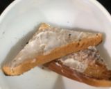 A picture of step 5 of Green onion soup with Mayo toast.