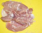 Foto del paso 1 de la receta: Muslos de pollo y vegetales escabechados