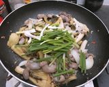 Hình bước làm 3 của món Bao tử cá xào cải chua