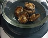 Foto del paso 1 de la receta: Pollo con boletus deshidratados y champi