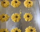 Foto langkah ke 3 dari resep Kue semprit keju.