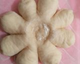 Foto langkah ke 4 dari resep Donat Bunga.