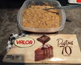 Foto del paso 5 de la receta: Tarta individual de plátano y chocolate con proteína de cacahuete en polvo