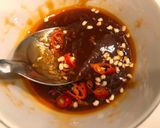 Hình bước làm 2 của món Mì xào cay ớt sate
