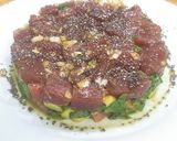 Foto del paso 6 de la receta: Tartar de atún con aguacate, tomate, cebolla y espinacas