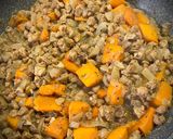 Foto del paso 4 de la receta: Spaghetti nero di seppia con salsa picante de calabaza y soja texturizada