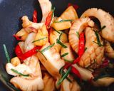 Hình bước làm 3 của món Mực Xào Khóm & Ớt Chuông