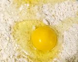 Foto del paso 2 de la receta: Postre de crema pastelera y frutillas