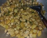 Foto langkah ke 5 dari resep Tumis Tahu Kentang.