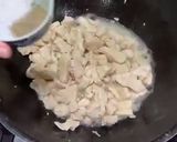 A picture of step 2 of Twisted Chilli Garlic Pasta with Chicken.