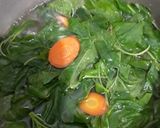 Foto langkah ke 4 dari resep Sayur bening bayam wortel.