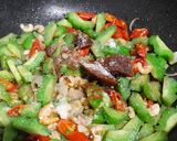 Foto langkah ke 2 dari resep Oseng Udang Pare.