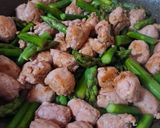 Foto del passaggio 5 della ricetta Sauté di Salsiccia e Asparagi con Salsa di Soia🥘