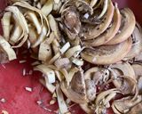 A picture of step 1 of Koldil aru Kukura Mangkho/ Banana Flower with Chicken.