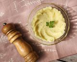 Foto del paso 3 de la receta: 🥔♨️ Papas al microondas ♨️ 3 versiones: puré, a las finas hierbas y crunchy ♨️🥔