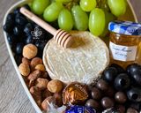 Gambar langkah 5 resipi Brie Cheese Platter DIY Bajet.