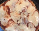 Foto del paso 3 de la receta: Pizza con champiñones, verdeo y lomo de cerdo cocido