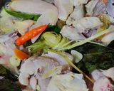 Foto langkah ke 4 dari resep Sup ayam kemangi mix tahu.