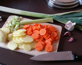Foto del paso 2 de la receta: Caldo de Verduras (Olla Erika)