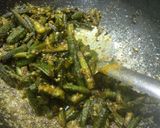 A picture of step 2 of Tawa bhindi.